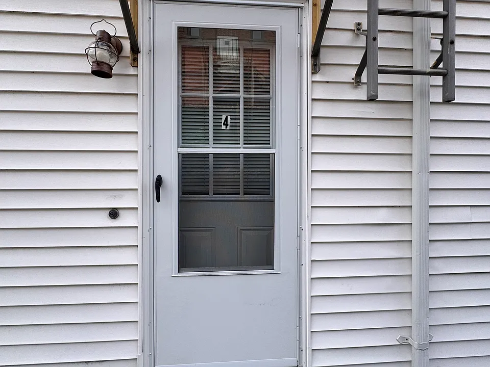 2009 Pleasant St #1
