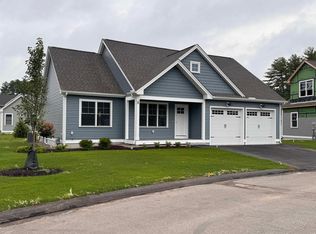 8 Hikers Ln, Nashua, NH 03062