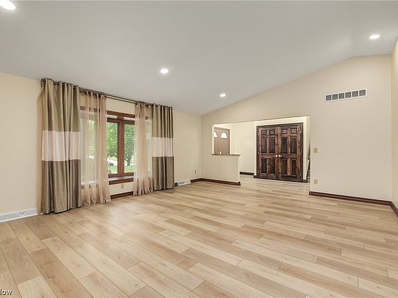 3rd image of 7362 Amber Ln