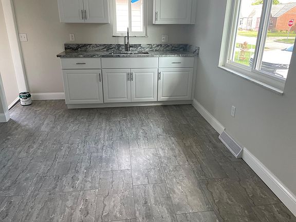 3rd image of 8610 Whittington Dr