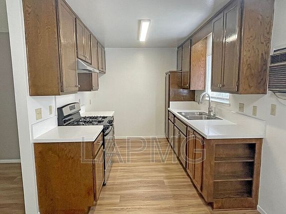 3rd image of 852 S Greenwood Ave #D