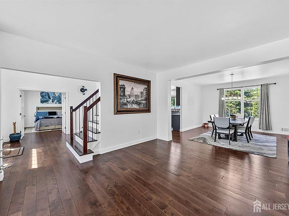 4th image of 51 Canterbury Dr
