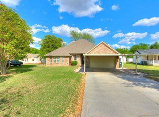 714 N Pine St, Midwest City, OK 73130