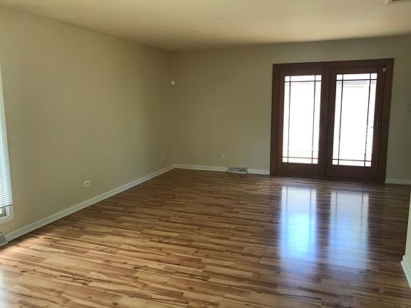4th image of 6 N Pine Ln