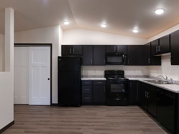 5th image of 1906 N Hume Ave #1B-1Ba-782Sqft