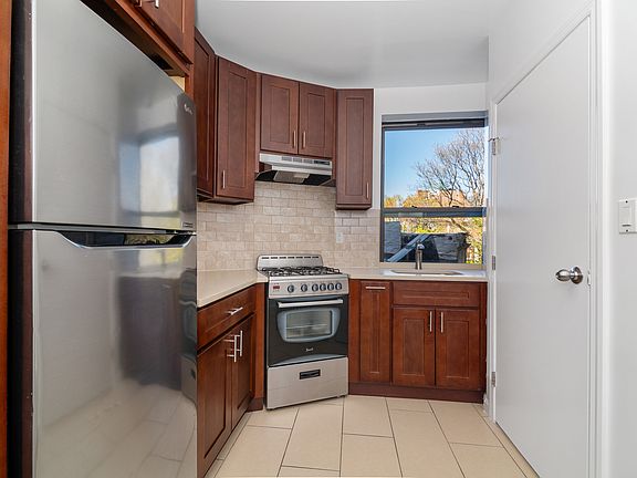 5th image of 117 Perry St APT 11