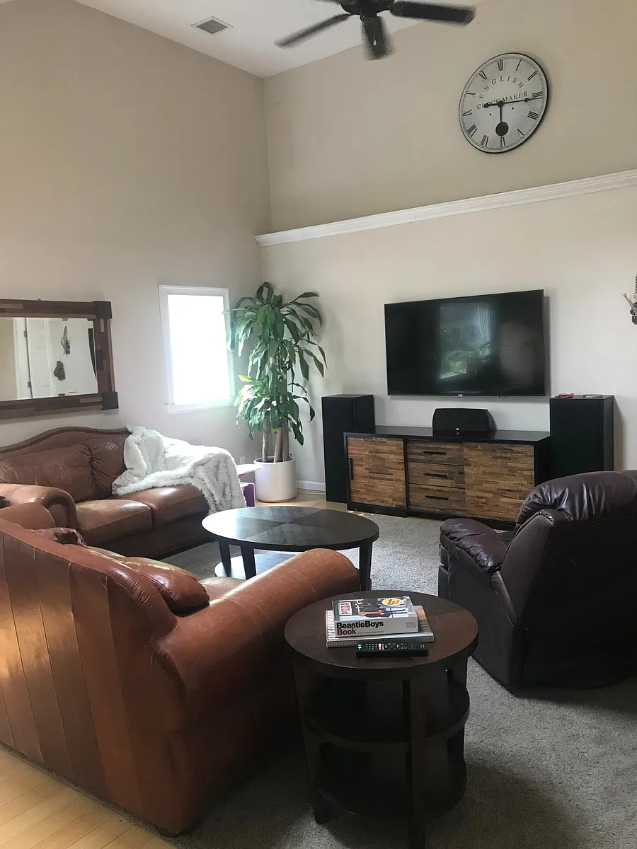 Living room - Oakdale Ave