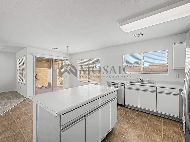 2232 E Spruce Dr — Photo 13