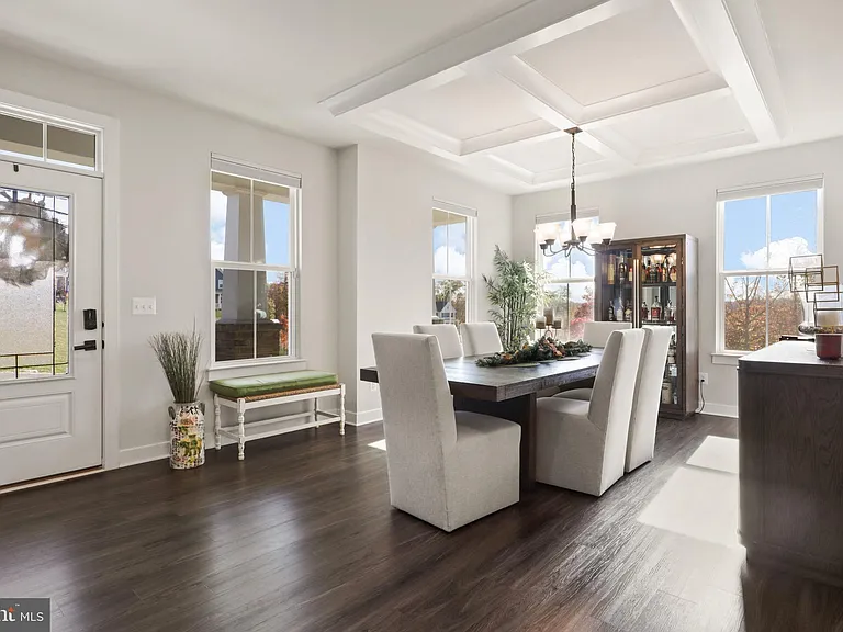 212 Southern View Dr — Photo 3