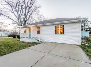 516 W Clay St, New Buffalo, MI 49117