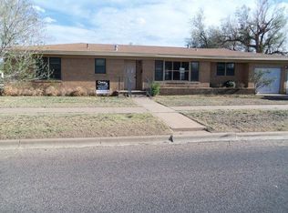 901 W 9th St, Plainview, TX 79072