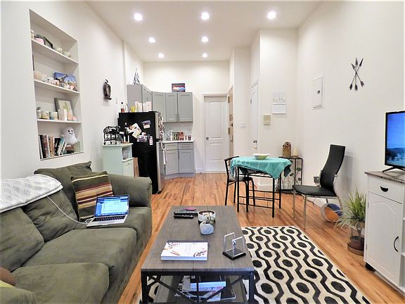 5th image of 305 E 92nd St #6R