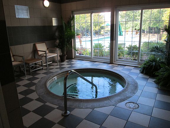 4th image of 418 Village Green Blvd APT 101