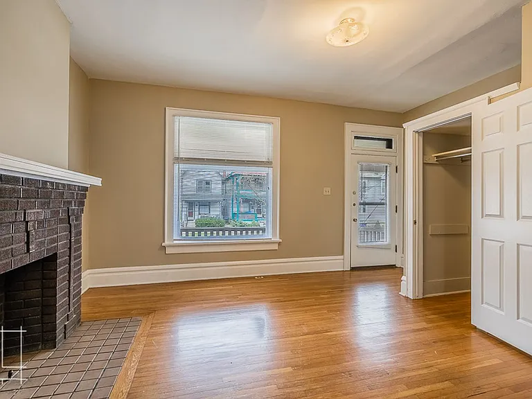 229 W 1st Ave — Photo 3