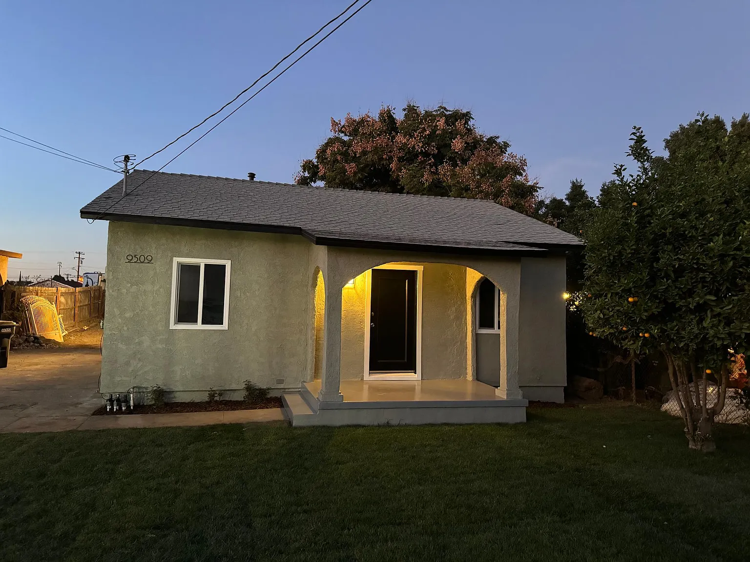 3 bed, 1100 sqft, $3,100 — Photo 2