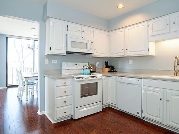 4th image of 5406 Lincoln Ave APT 4D