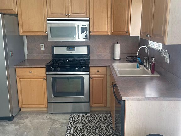 5th image of 20876 Lange St