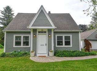 202 S Highland Ave, Thiensville, WI 53092