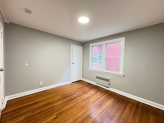 3rd image of 408-410 Fabyan Pl #1