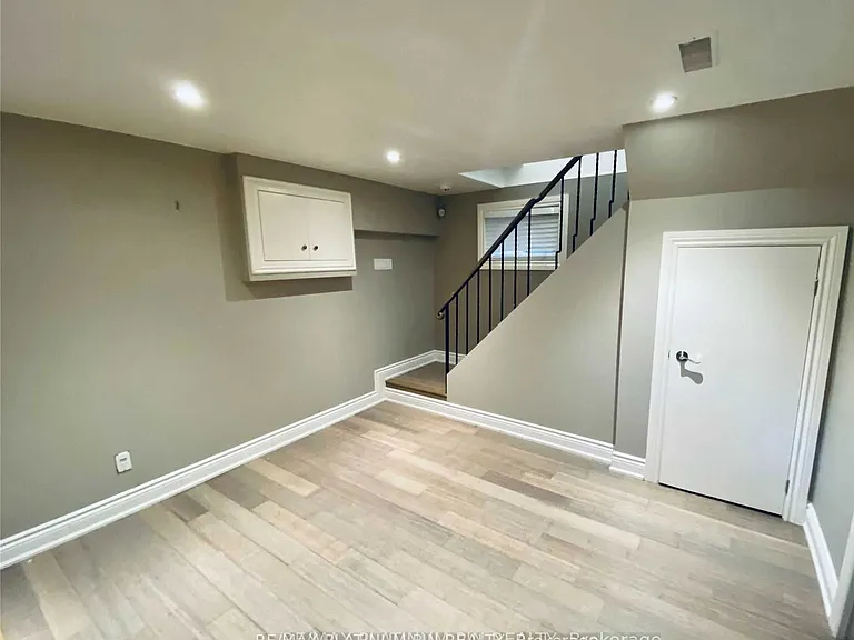 15 Whitelock Cres — Photo 13