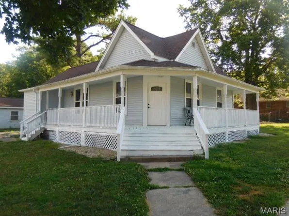 200 N Madison St, Kinmundy, IL 62854