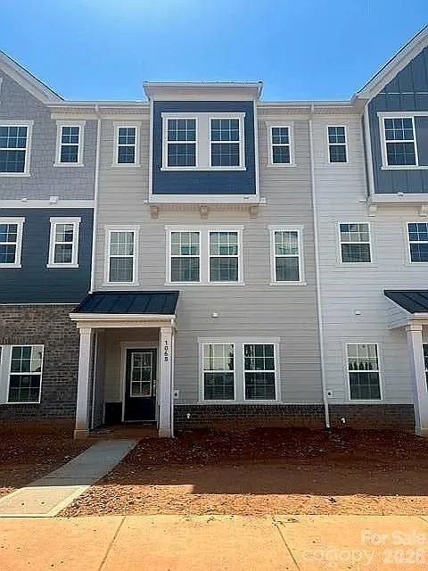 4 bed, 3.5 bath, 2048 sqft, $2,399 — Photo 3