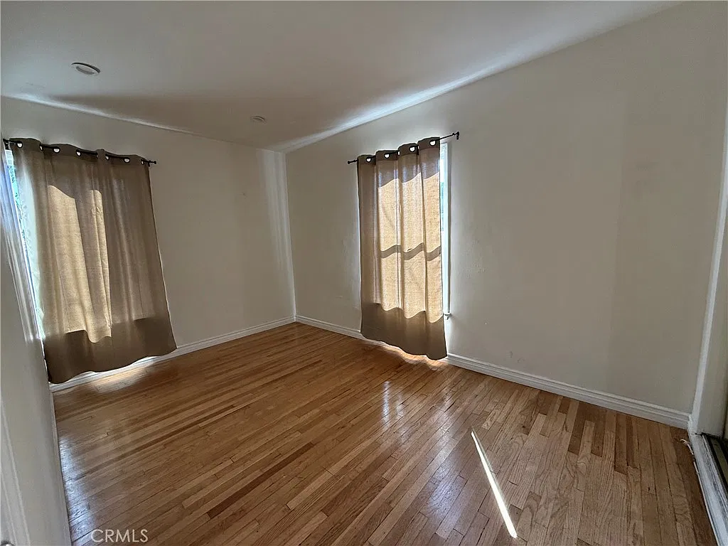 2 bed, 1000 sqft, $2,300 — Photo 4