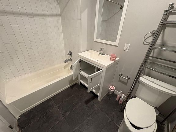 5th image of 100 Carroll St Floor 1