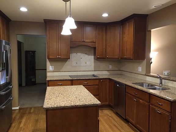 3rd image of 25062 Portsmouth Ave
