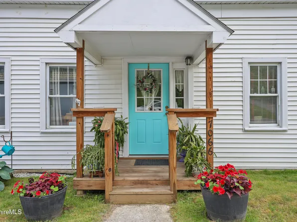 7066 Main St, Readsboro, VT 05350