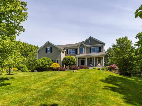 8 Heron Way, Stratham, NH 03885