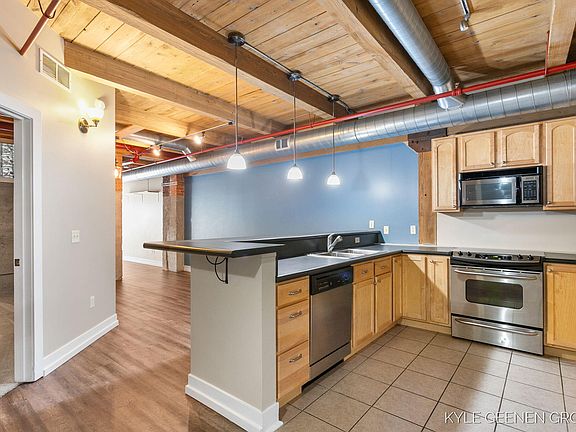 5th image of 533 Columbia Ave APT 1