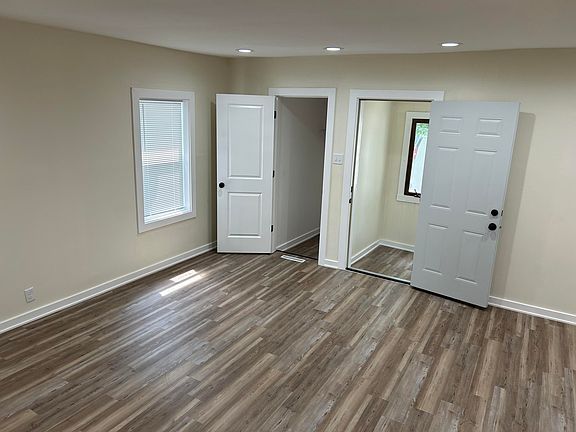 3rd image of 4333 Torrence Ave