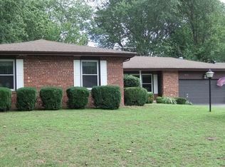 1212 Woodland Cir, Bolivar, MO 65613
