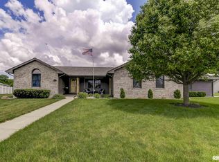 940 Lost Tree Dr, Sherman, IL 62684