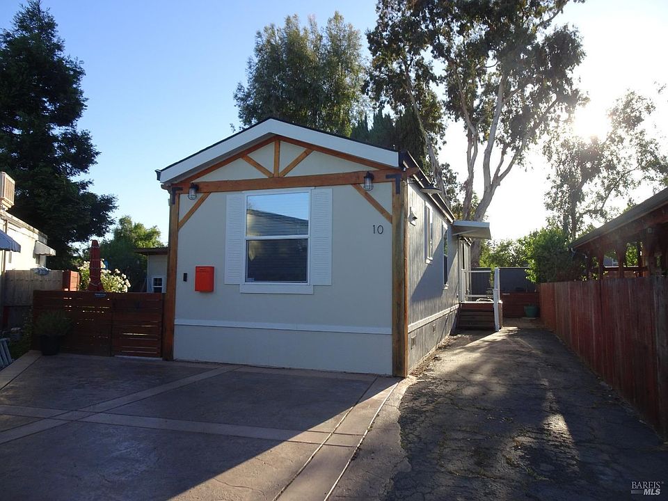 1st image of 10 Balboa Court