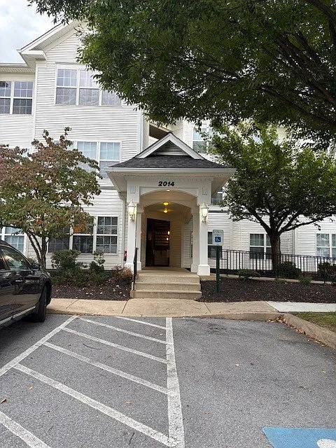 3 bed, 1220 sqft, $1,850 — Photo 1