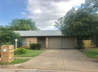 917 Holly St, Crowley, TX 76036