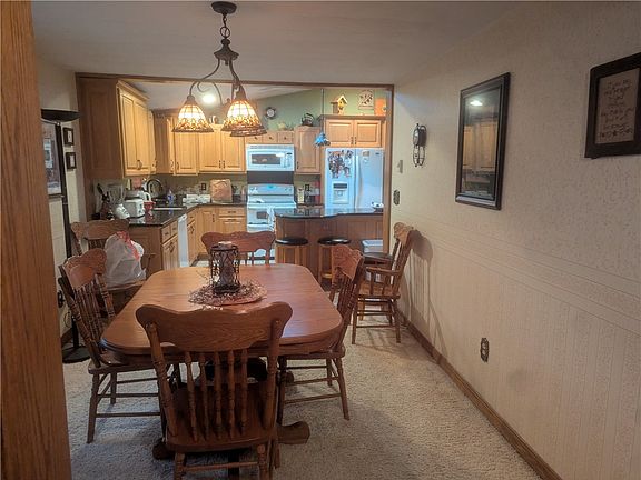 3rd image of 11 Club View Dr