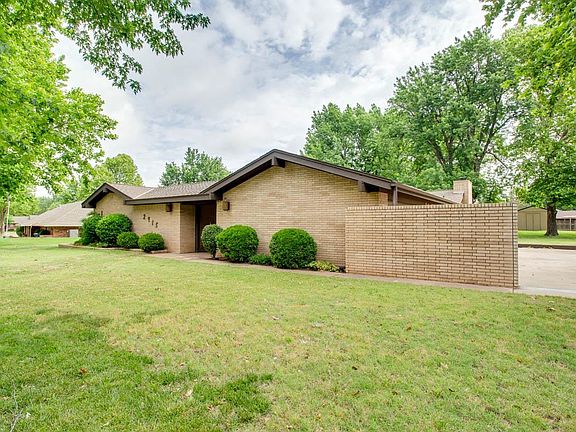 2nd image of 2915 Whippoorwill Ln
