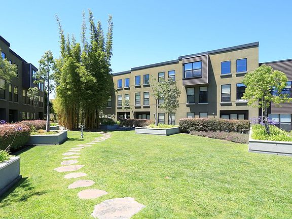 2nd image of 670 King St #344