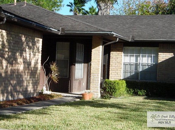 2nd image of 1000 Camelot Dr