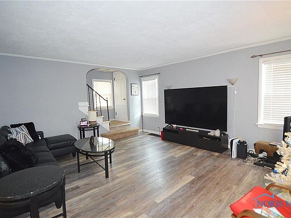 5th image of 2412 Portsmouth Ave