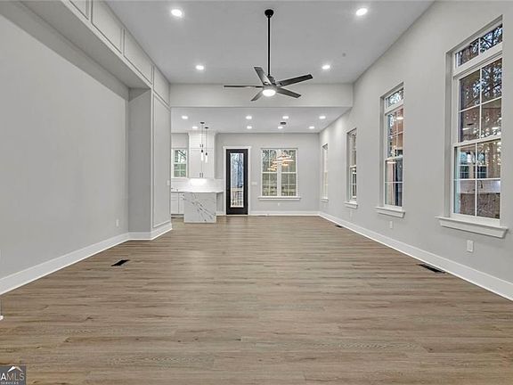 4th image of 72 Somerset Hls