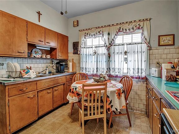 4th image of 52 Grandview Ave