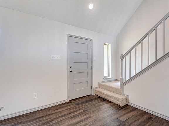5th image of 660 E Brookside Dr