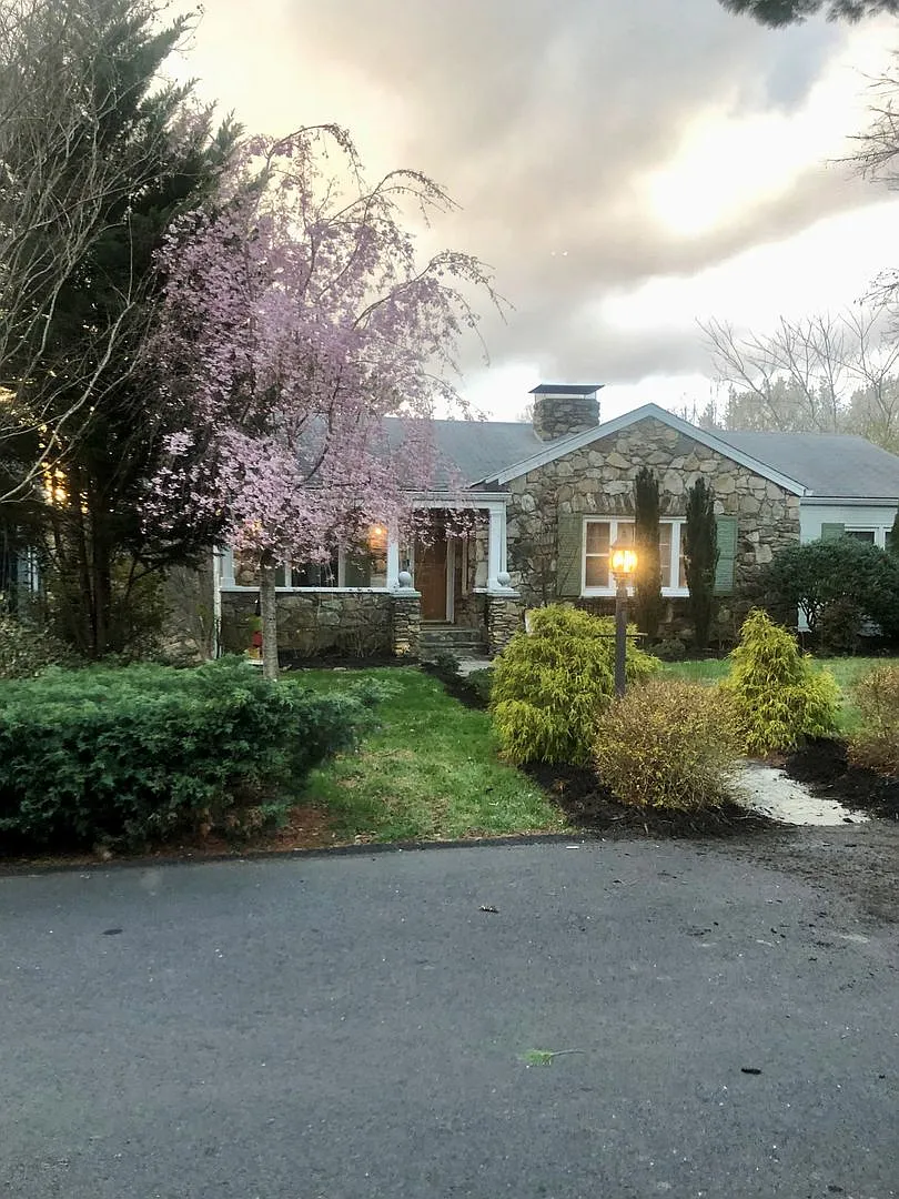 Charming North Asheville Home — Photo 2