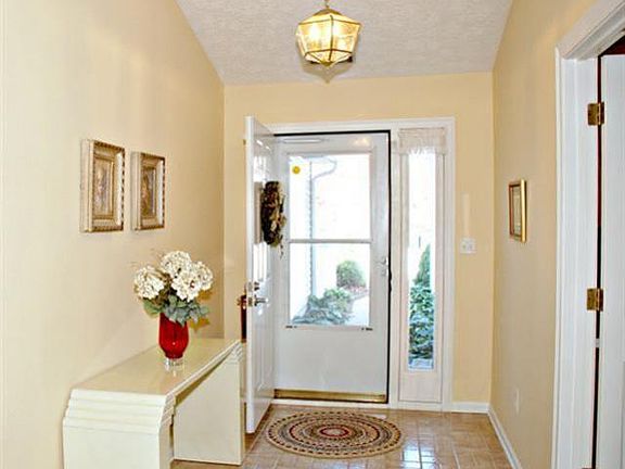 5th image of 906 Sturbridge Dr #124