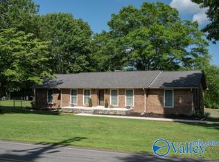 401 Scenic Rd E, Fort Payne, AL 35967