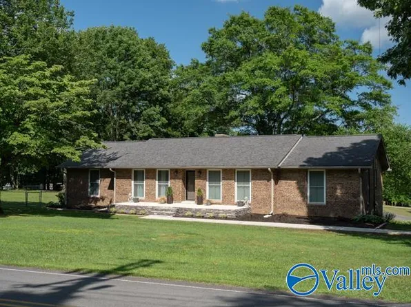 401 Scenic Rd E, Fort Payne, AL 35967